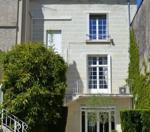 AU COEUR DU CENTRE-VILLE, MAISON DE VILLE IDEALE POUR FAMILLE 