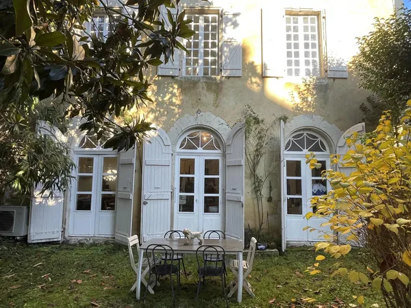 Maison de Charme à Eauze avec Jardin Verdoyant 