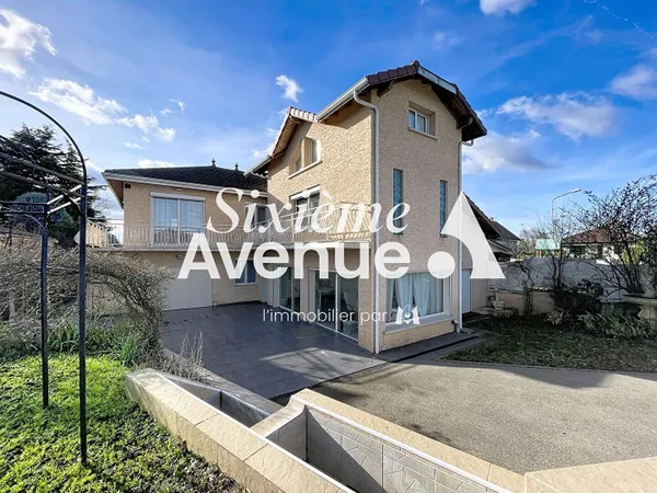 Maison 8 pièces 194 m² 