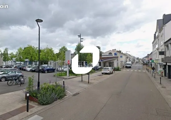 Local commercial 99 m² 