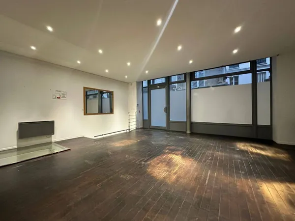 Boutique 2 pièces 130 m² 