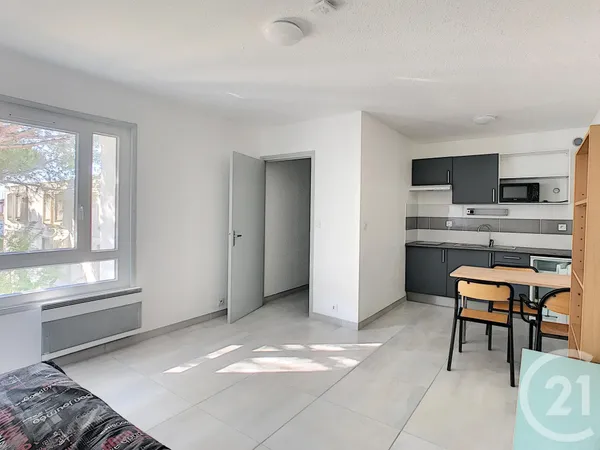 Studio 1 pièce 27 m² 