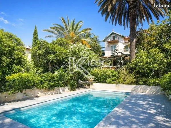 Maison 7 pièces 253 m² 