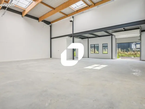 Local d'activité 290 m² 