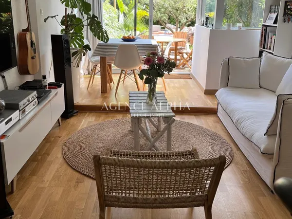 APPARTEMENT EN RDC AVEC COURS 315000 EUR 