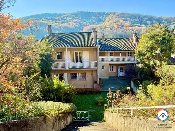 Maison 8 pièces 346 m² 