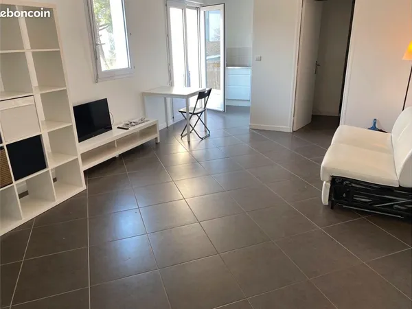 Loue grand studio meuble 