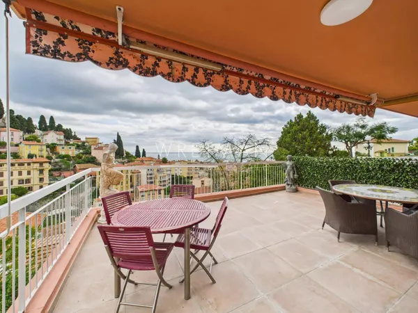 Appartement 3 pièces avec terrasse, cave et parking, vue panoramique mer et collines - Menton 