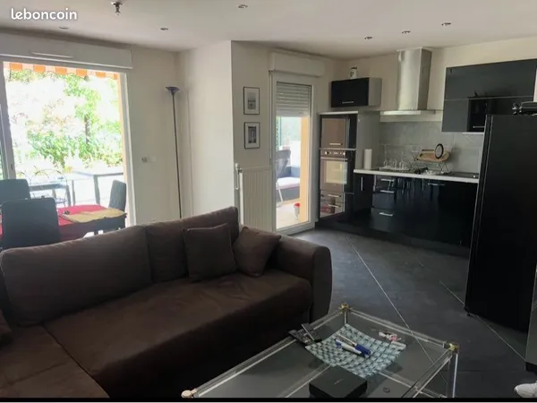 Grand T2 en rez de jardin, résidence de standing proche douane de Mon idée 