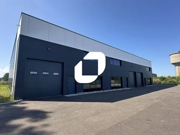 Local d'activité 784 m² 