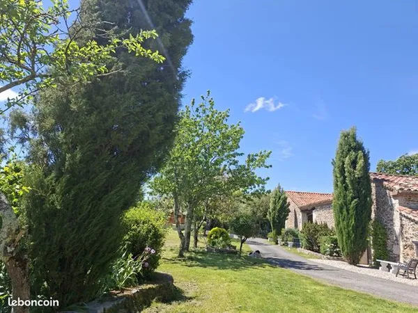 Maison 5 pièces 331 m² 