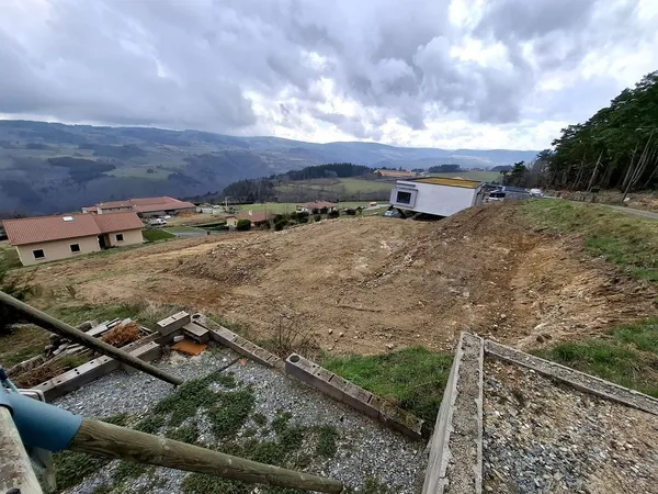 A saisir terrain constructible terrassé et viabilisé 