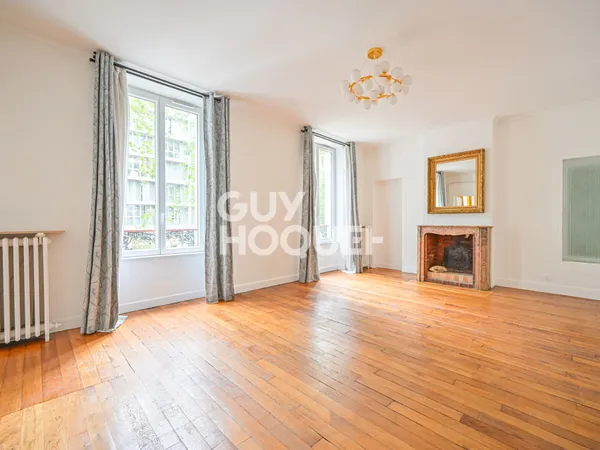 APPARTEMENT À LOUER DE 5 PIÈCES DE 104,93 M² 