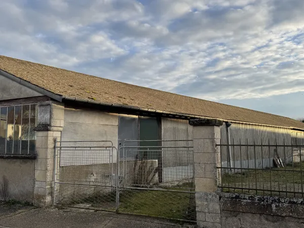ENTREPOT / LOCAL INDUSTRIEL 174 M² - BONNEVAL 