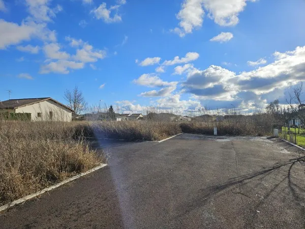 Baisse de prix exclusive ! Terrain viabilisé de 750 m², à saisir ! 