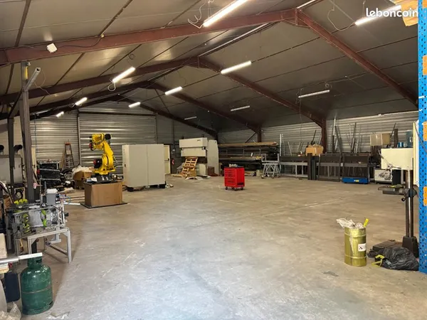 Local industriel 1 150 m² 