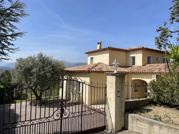 st laurent du var / villa 172 m² / / vue degagee 