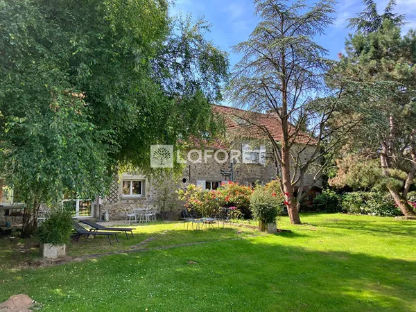 Maison 12 pièces 382 m² 