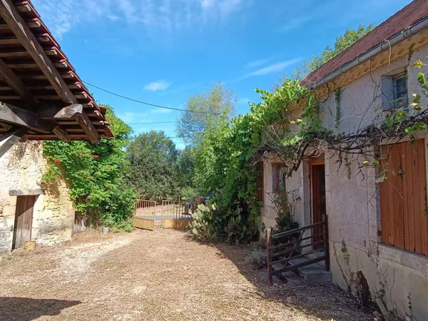 ancienne ferme à restaurer. 