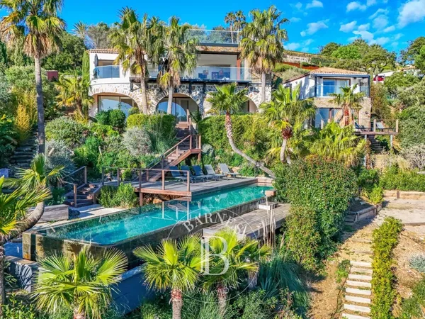 SAINTE-MAXIME - 2 VILLAS - 2 PISCINES - DOMAINE PRIVE 