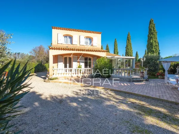 Maison Néo-provençale au coeur de la Provence 