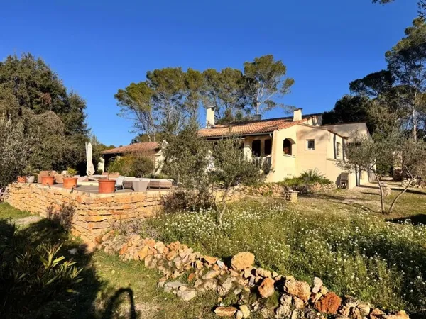 Villa 4 pièces 220 m² 