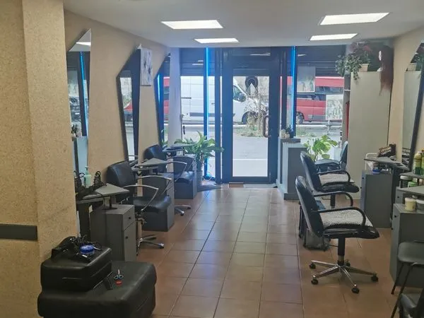 Fond de commerce 35m2 à Paris 20eme 