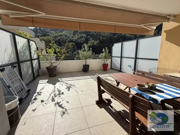 APPARTEMENT 3 PIÈCES TERRASSES 