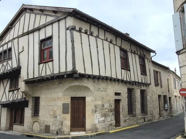 Maison 10 pièces 230 m² 
