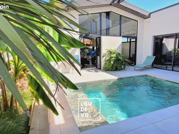 Maison 7 pièces 230 m² 