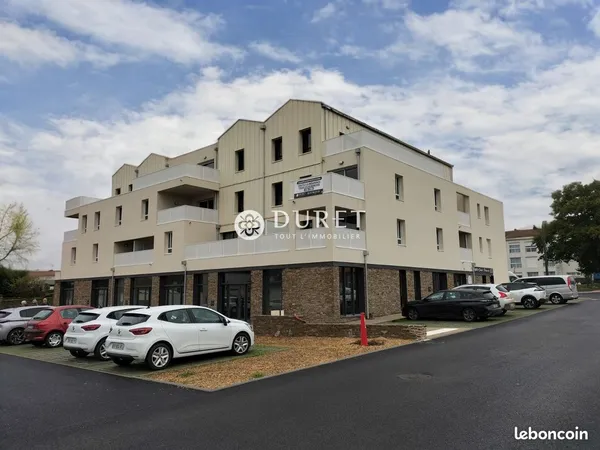 Local 103 m² Saint-Philbert-de-Bouaine 