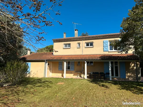 Maison de 200m2 meublée avec 1000m2 de terrain 