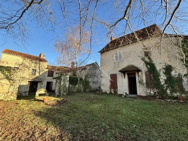 Ensemble immobilier en pierre 