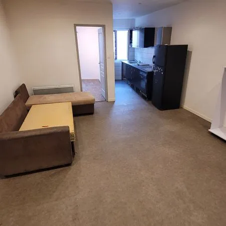 A louer appartement T3 au 2eme étage du centre ville de St Maximin VISALE SEULEMENT 