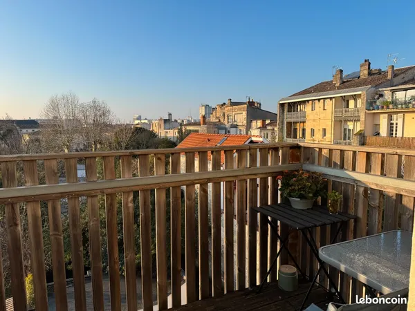 Grand studio meublé avec terrasse 