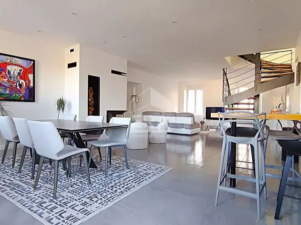 Appartement 8 pièces 192 m²