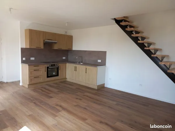 Duplex 80 m² vendu loué - Immeuble rénové - Thizy-les-Bourgs 