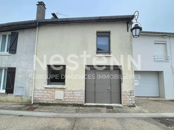 FAINS-VEEL - Maison de 105m² vaste séjour, deux chambres, jardin clos et garage. 