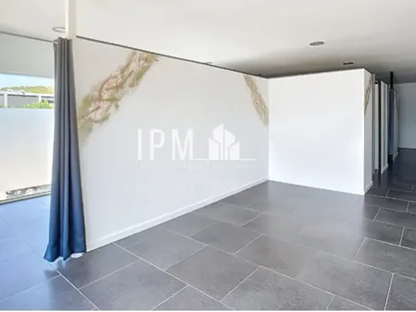 A louer local commercial de 100 m² - 13920 SAINT MITRE LES REMAPRTS 