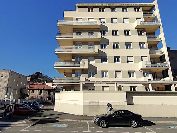 F3 avec ascenseur et grande terrasse 