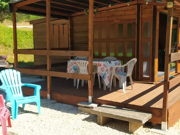 Vends Superbe chalet en bois entièrement rénové dans résidence de vacances en DORDOGNE 