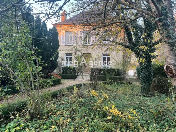 Maison 137 m2, 4 chambres , jardin, hangar et dépendances 