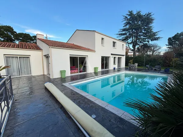 Maison 6 pièces 212 m² 