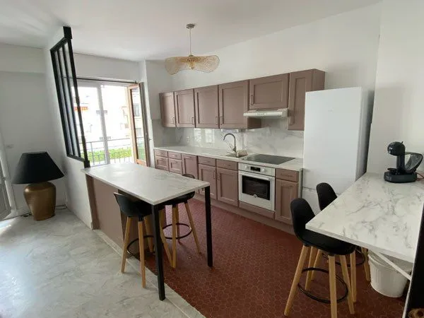 À LOUER - Bel appartement meublé T3 avec balcon - Résidence prisée « La Marseillaise » - 