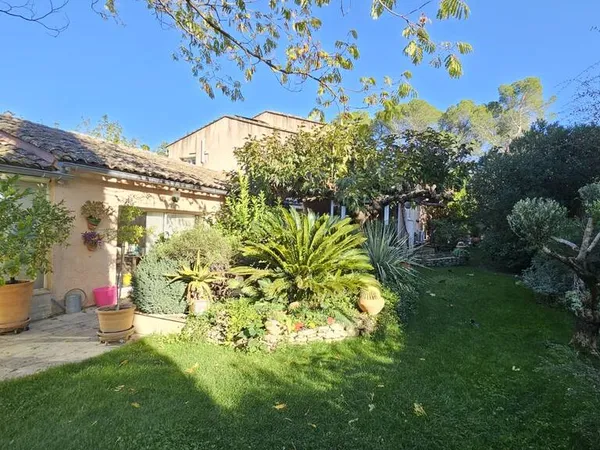 Maison 6 pièces 257 m² 