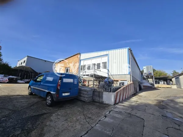 Locaux d'activité - A LOUER - 600 m² non divisibles 