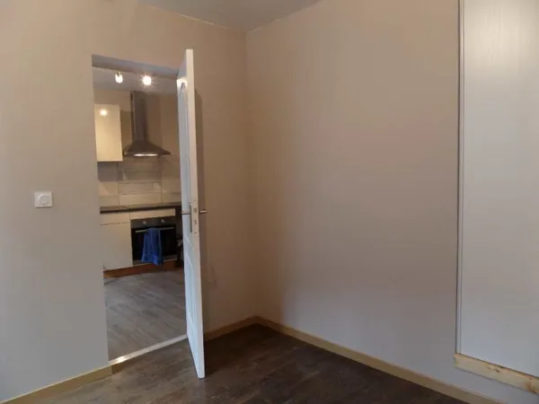 Appartement rénové 1 pièce 25 m² 