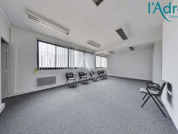 Bureaux 200 m² 