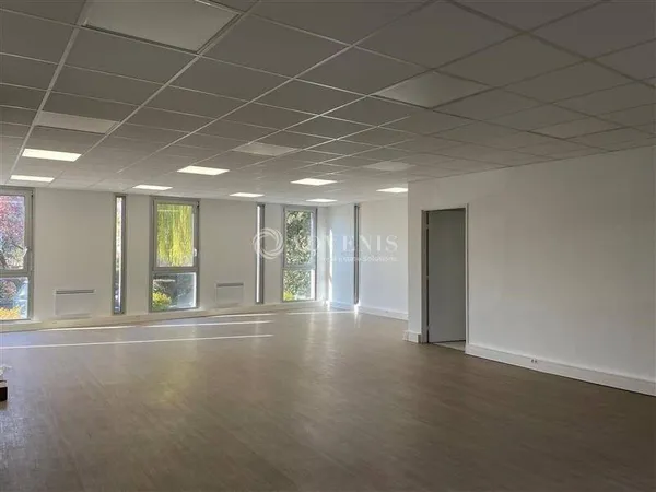 Bureau 6 pièces 455 m² 