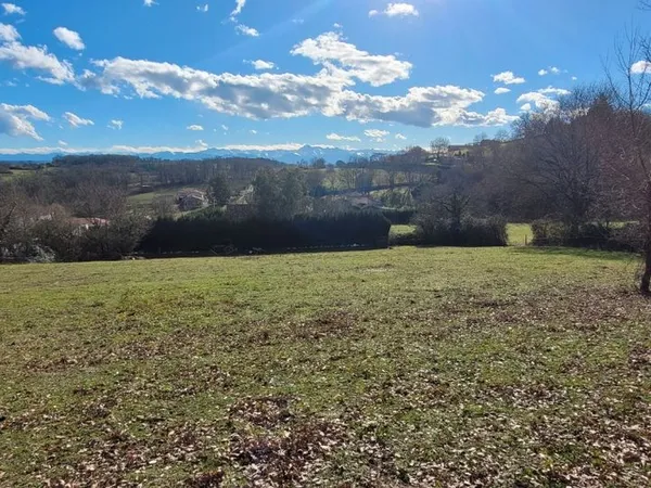 Terrain CU vue Pyrénées 